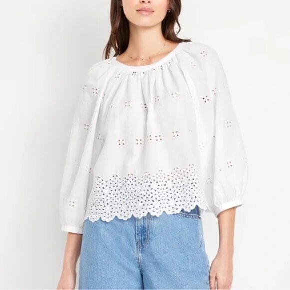 NWT OLD NAVY Perforated Cropped Top COLOR WHITE LILLIES SIZE X-LARGE - Picture 1 of 7